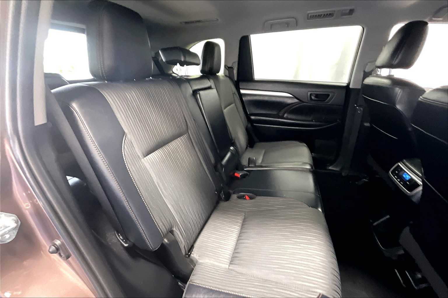 2019 Toyota Highlander LE Plus - Photo 16