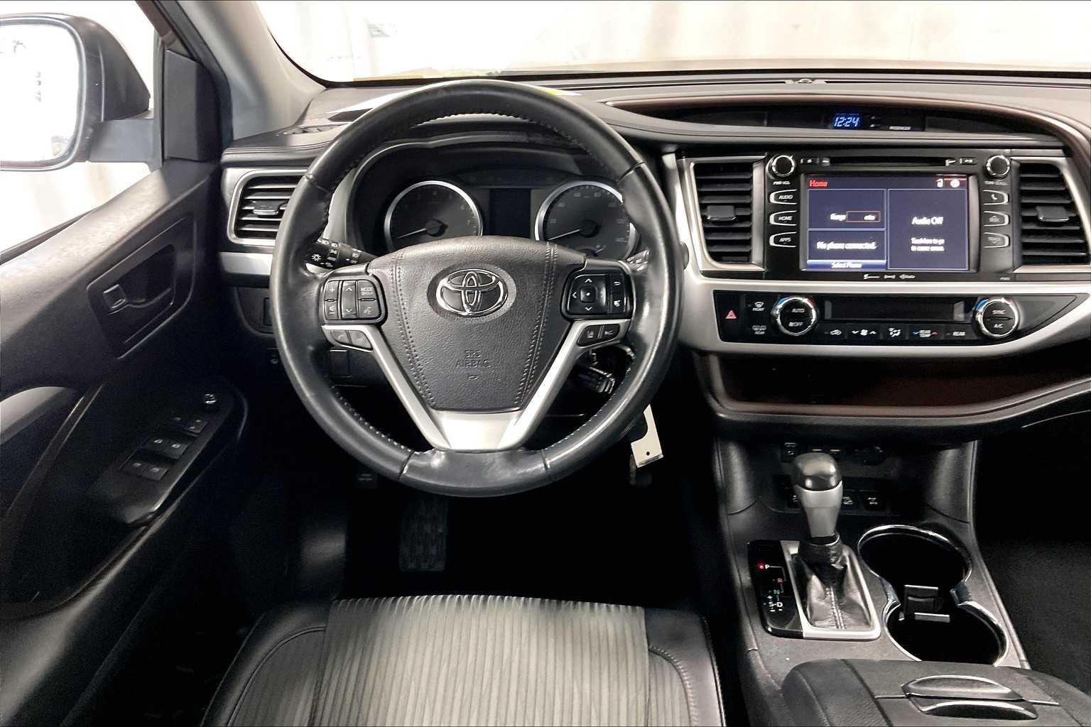 2019 Toyota Highlander LE Plus - Photo 17