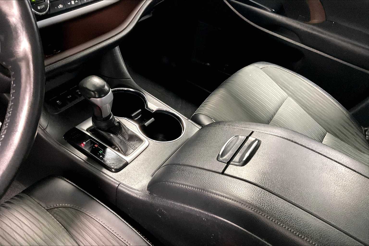2019 Toyota Highlander LE Plus - Photo 20
