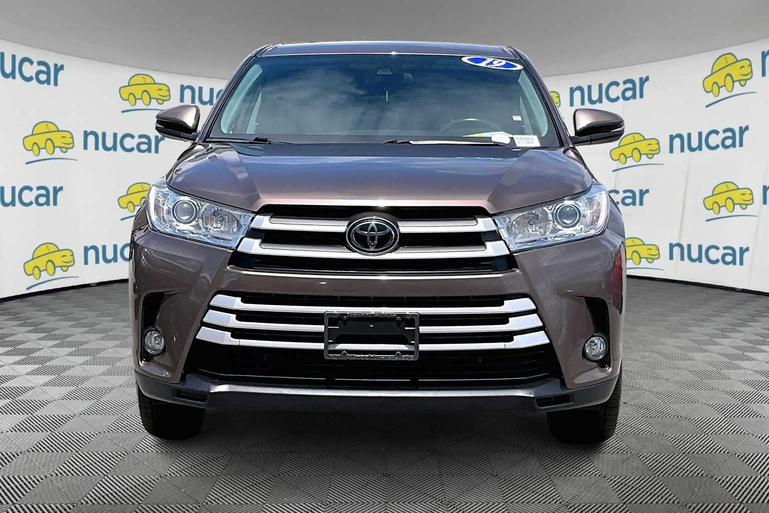 2019 Toyota Highlander LE Plus - Photo 2