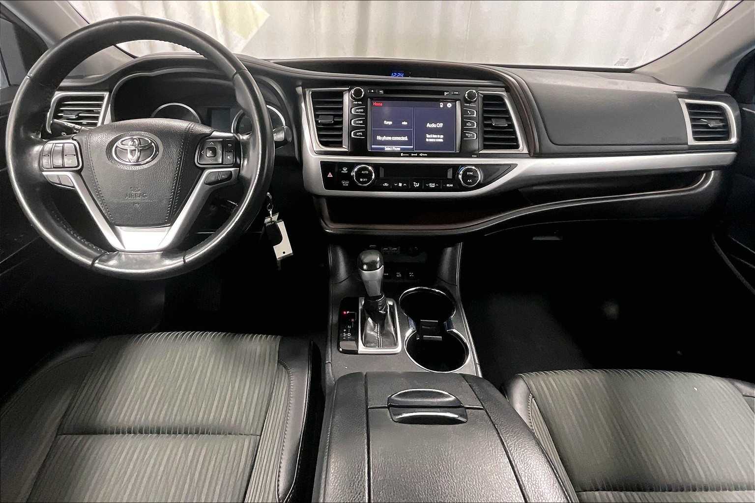 2019 Toyota Highlander LE Plus - Photo 21