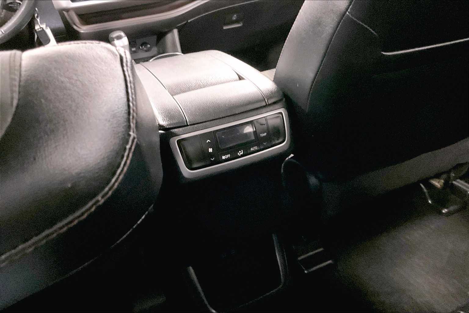 2019 Toyota Highlander LE Plus - Photo 27