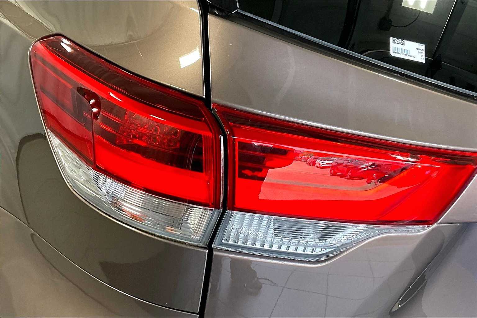 2019 Toyota Highlander LE Plus - Photo 33
