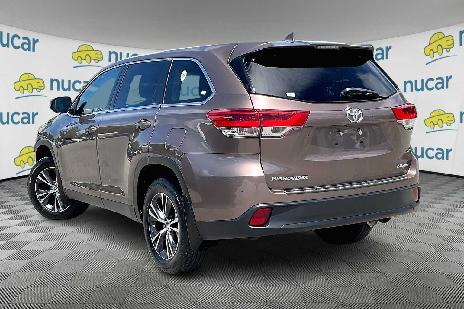 2019 Toyota Highlander LE Plus - Photo 4