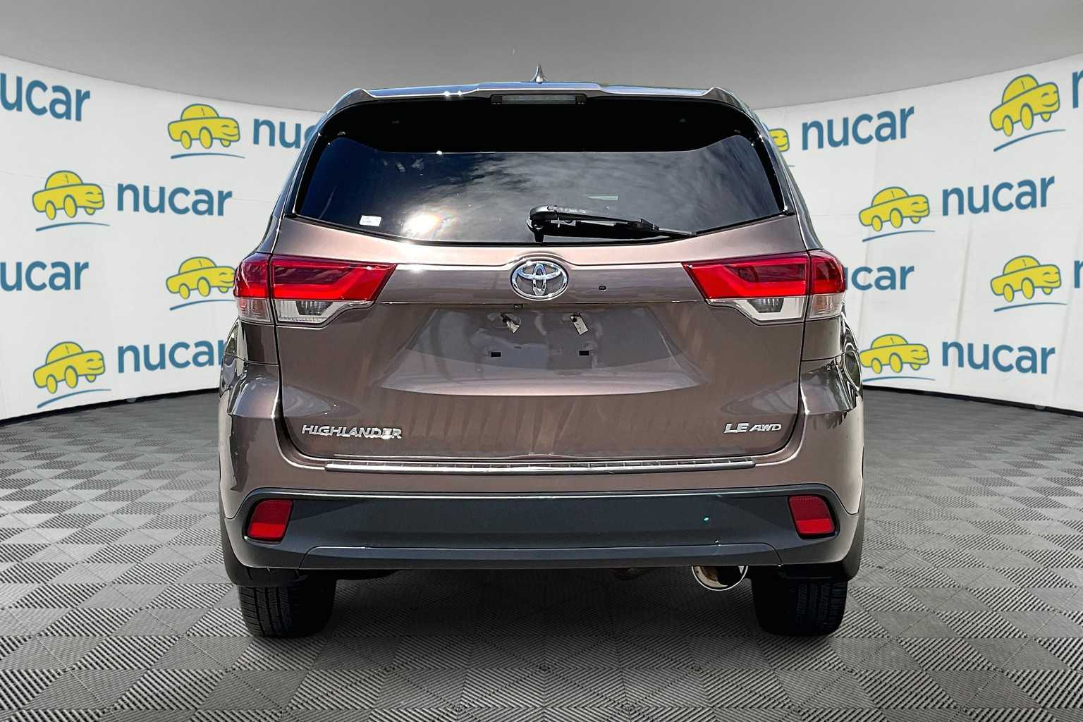 2019 Toyota Highlander LE Plus - Photo 5