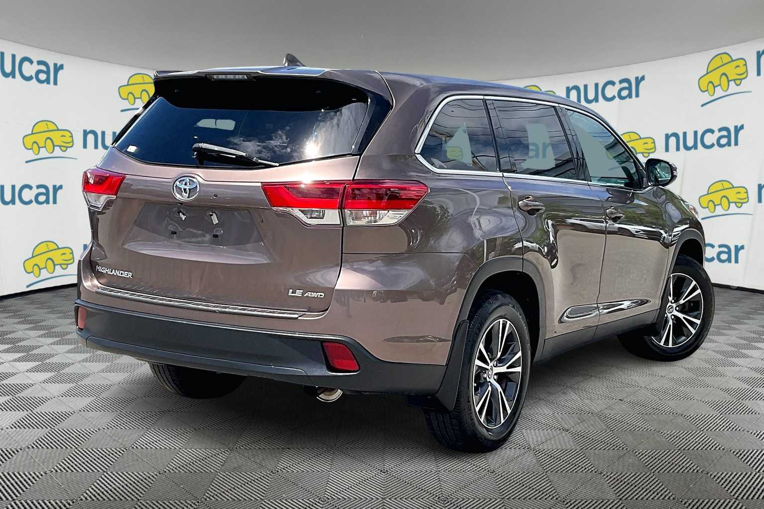 2019 Toyota Highlander LE Plus - Photo 6