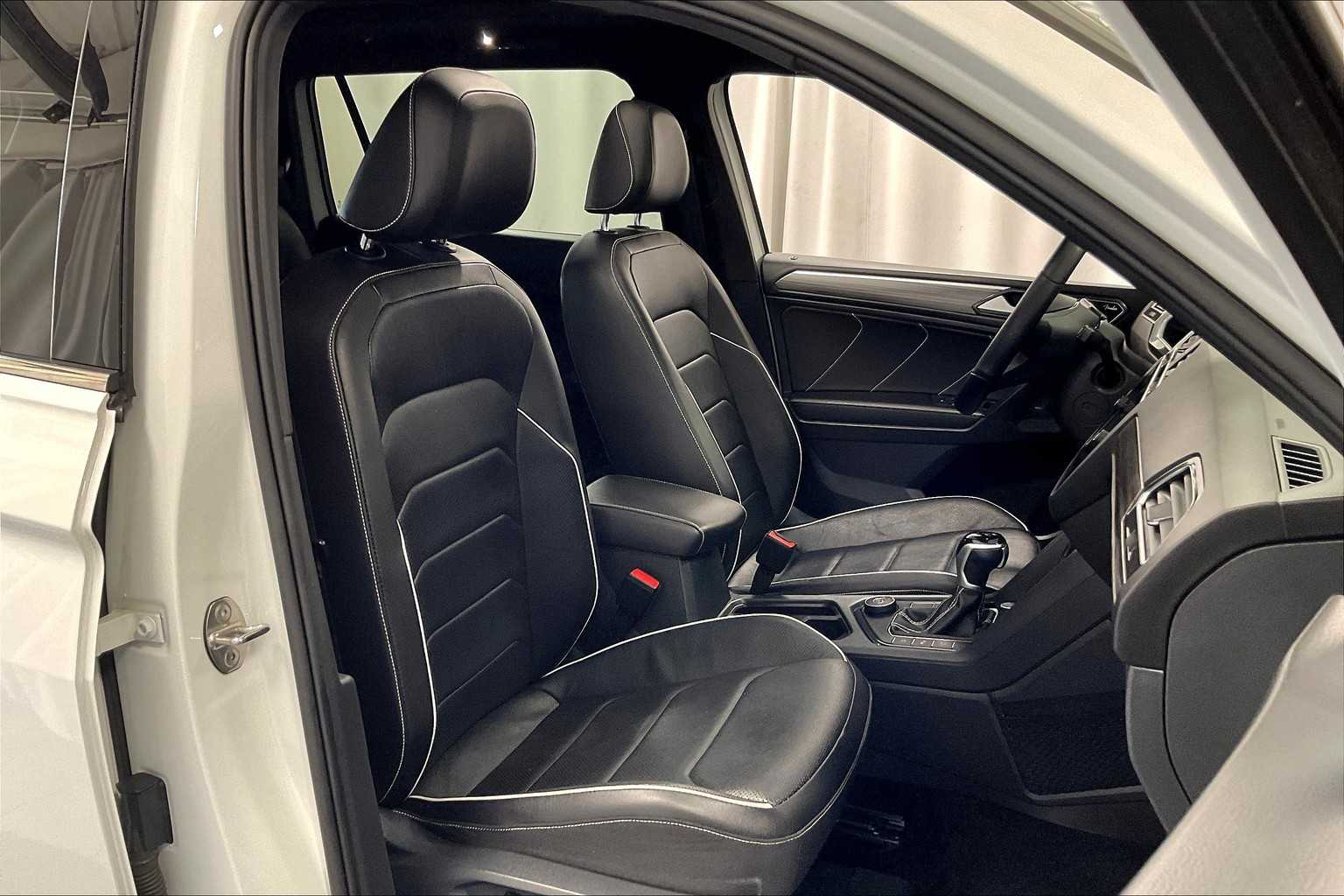 2022 Volkswagen Tiguan SEL R-Line - Photo 11