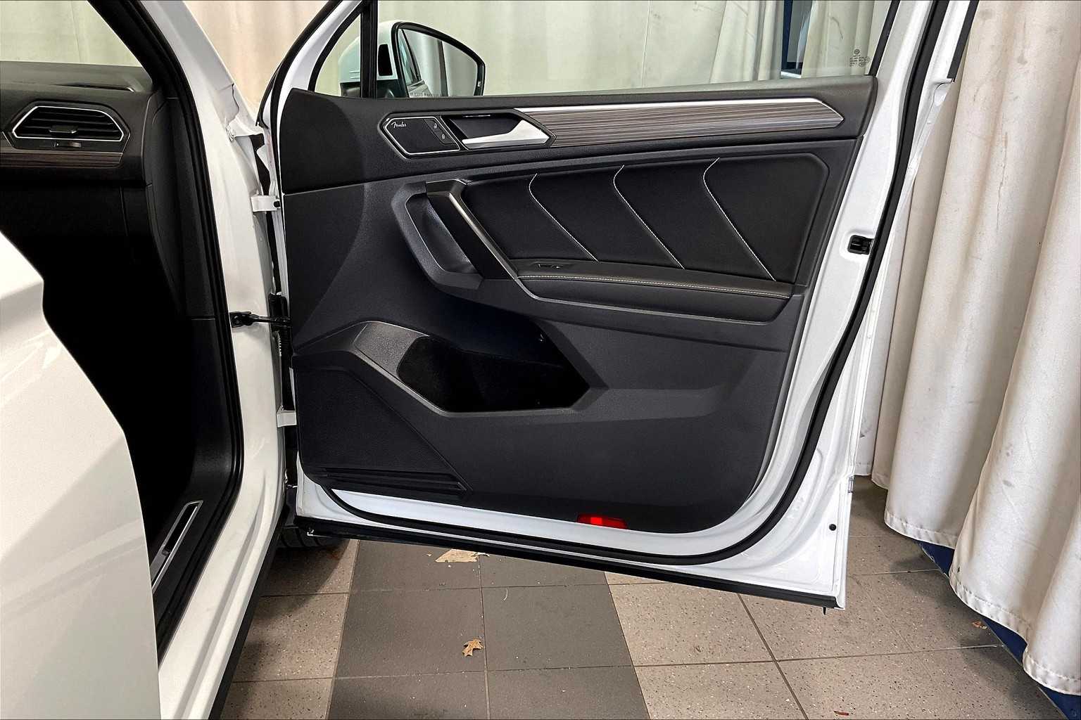 2022 Volkswagen Tiguan SEL R-Line - Photo 12