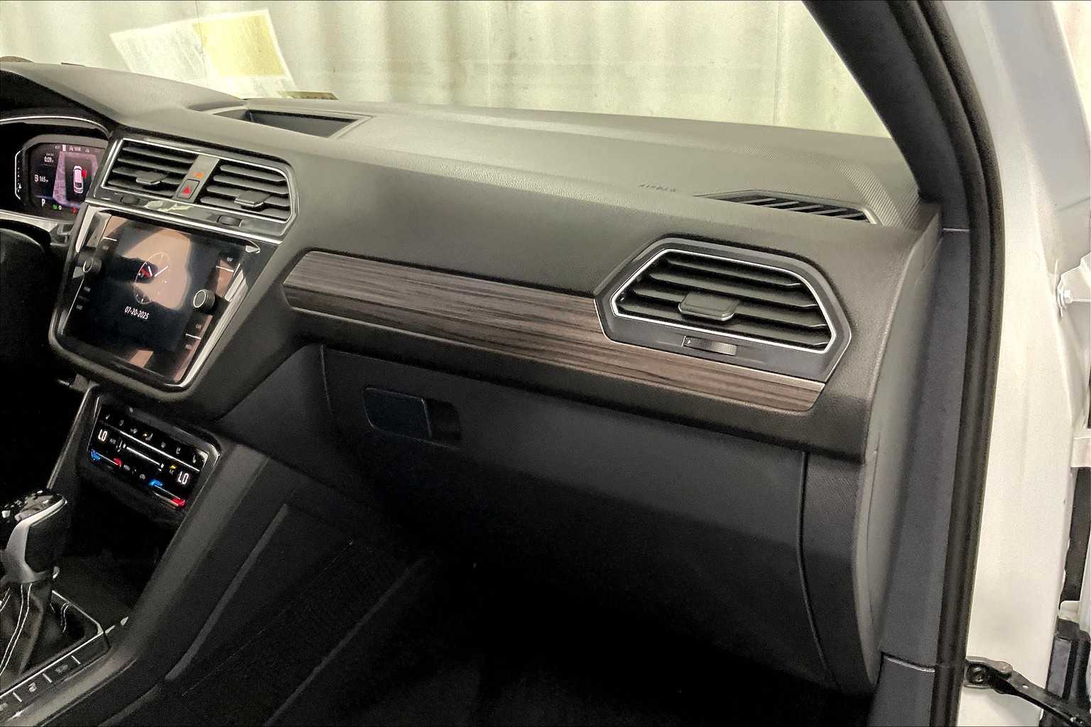 2022 Volkswagen Tiguan SEL R-Line - Photo 13