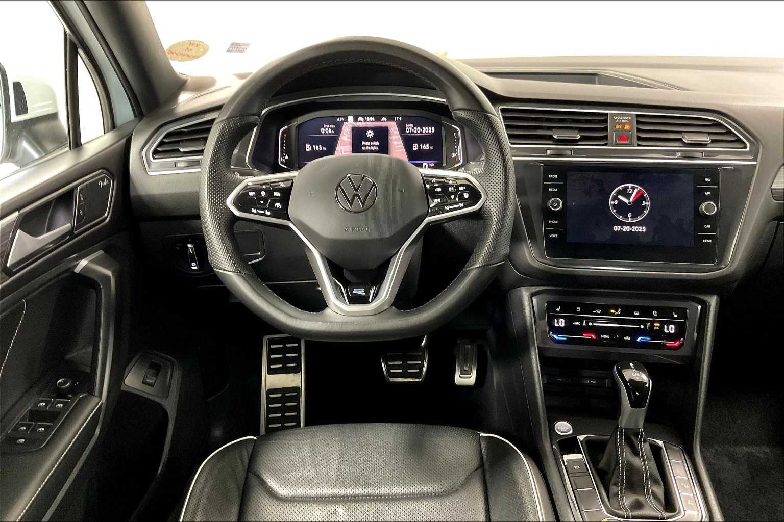 2022 Volkswagen Tiguan SEL R-Line - Photo 17