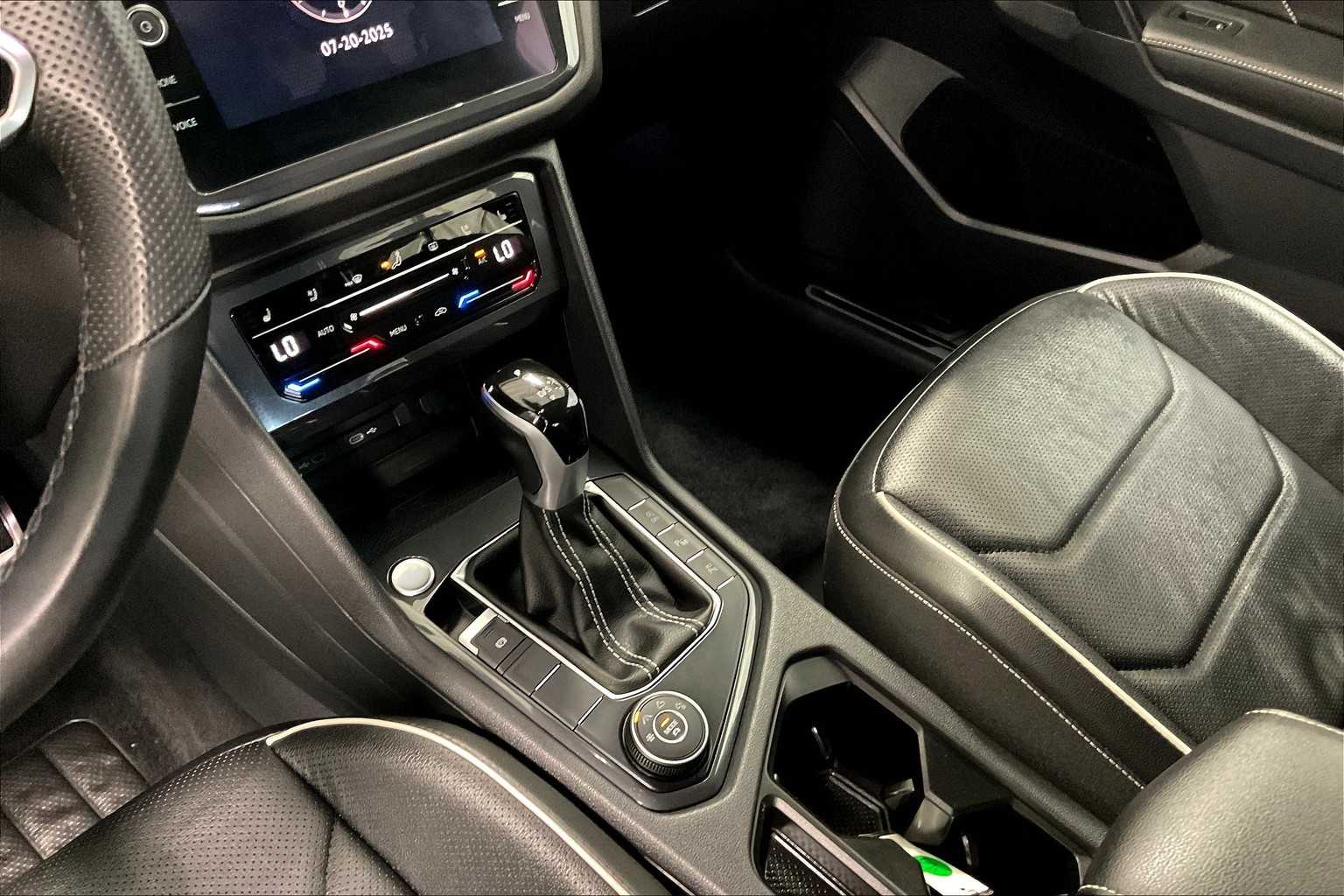 2022 Volkswagen Tiguan SEL R-Line - Photo 20