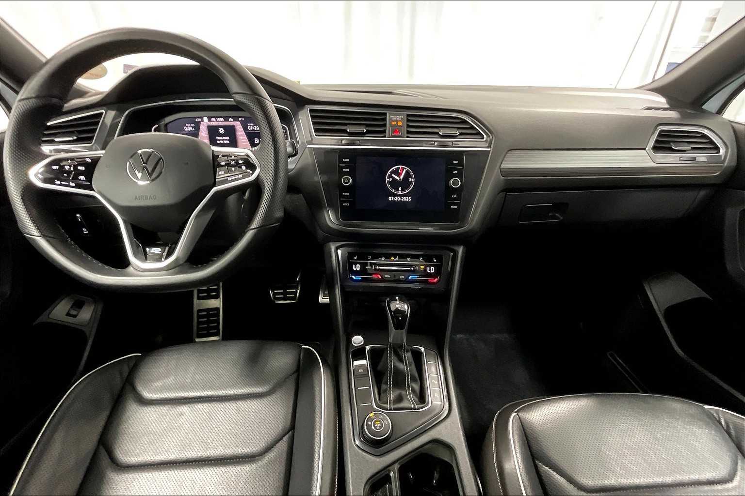 2022 Volkswagen Tiguan SEL R-Line - Photo 21