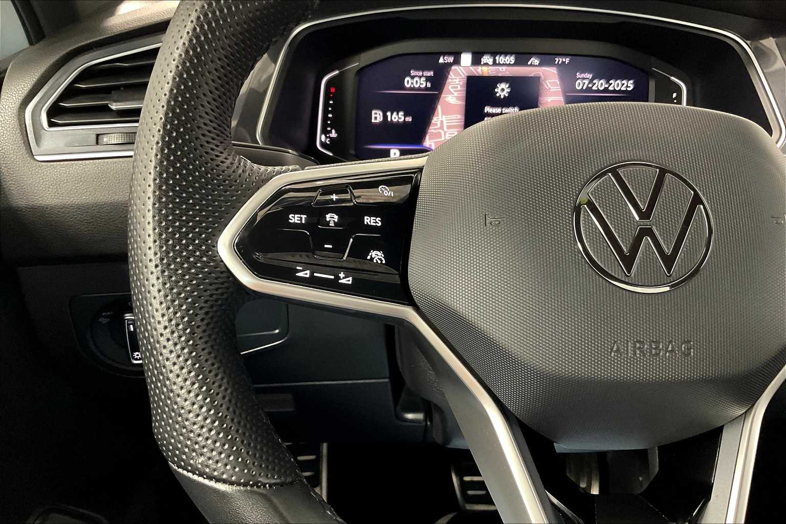 2022 Volkswagen Tiguan SEL R-Line - Photo 23