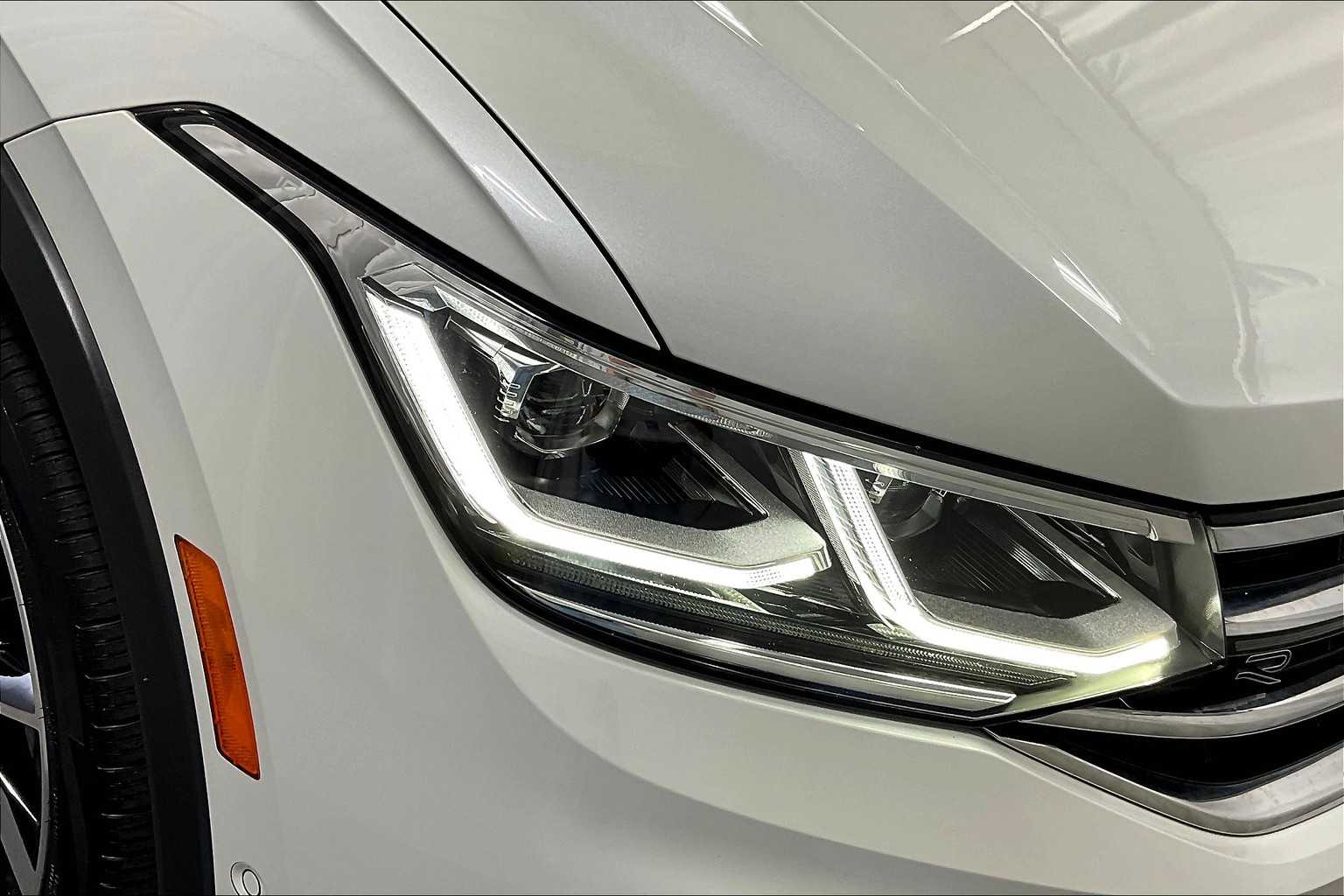 2022 Volkswagen Tiguan SEL R-Line - Photo 33