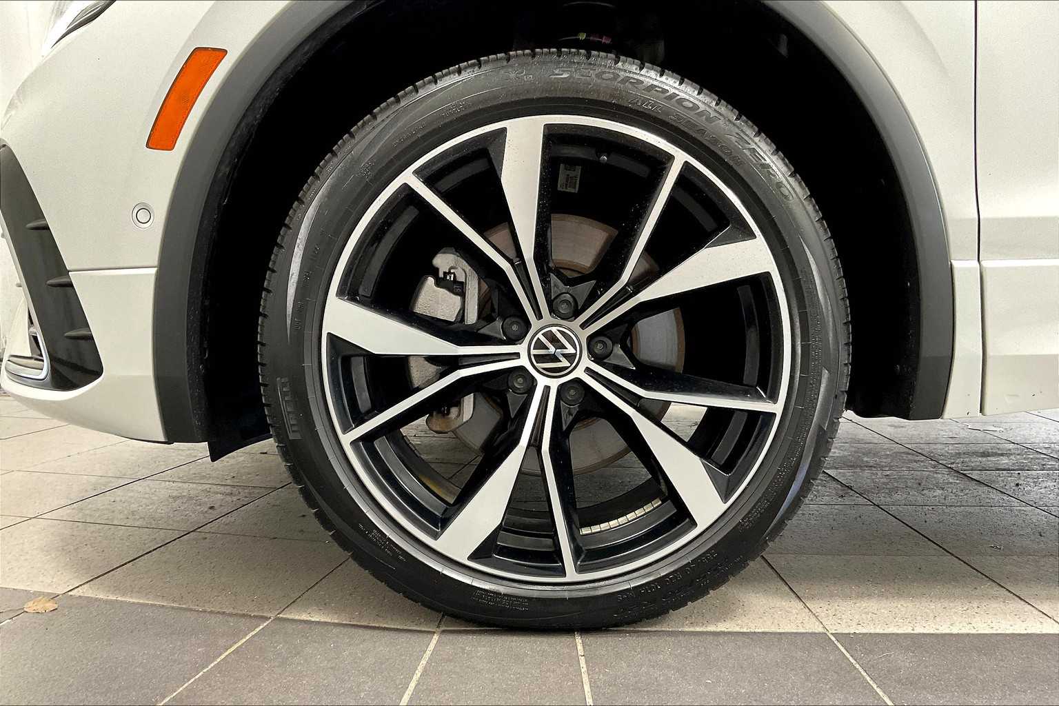 2022 Volkswagen Tiguan SEL R-Line - Photo 7