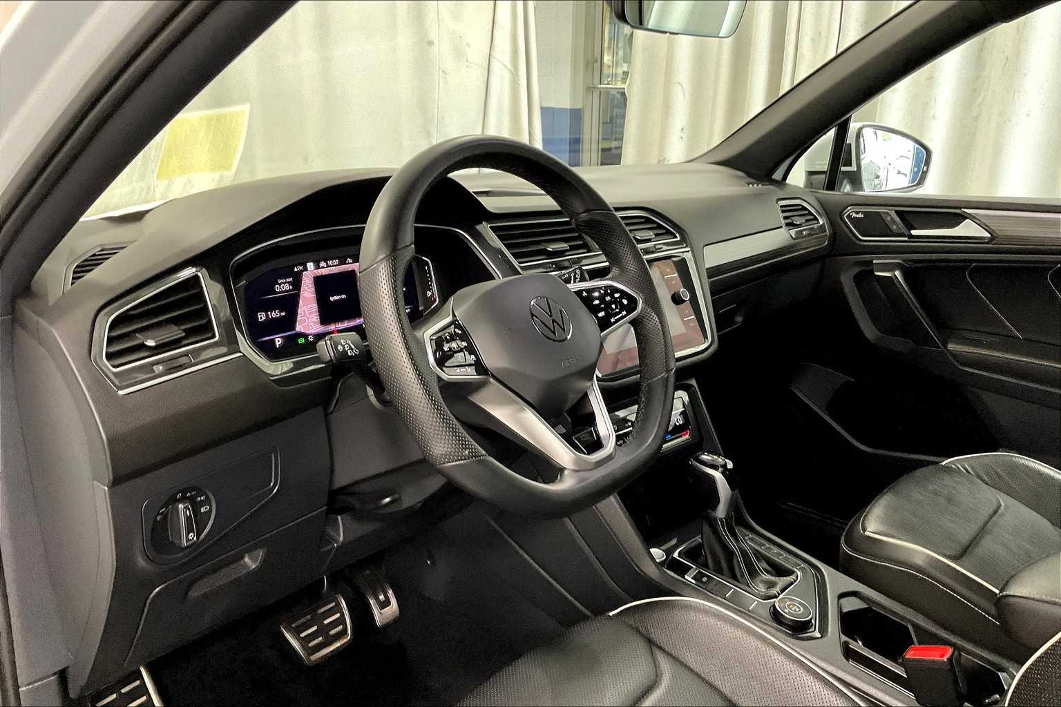 2022 Volkswagen Tiguan SEL R-Line - Photo 8