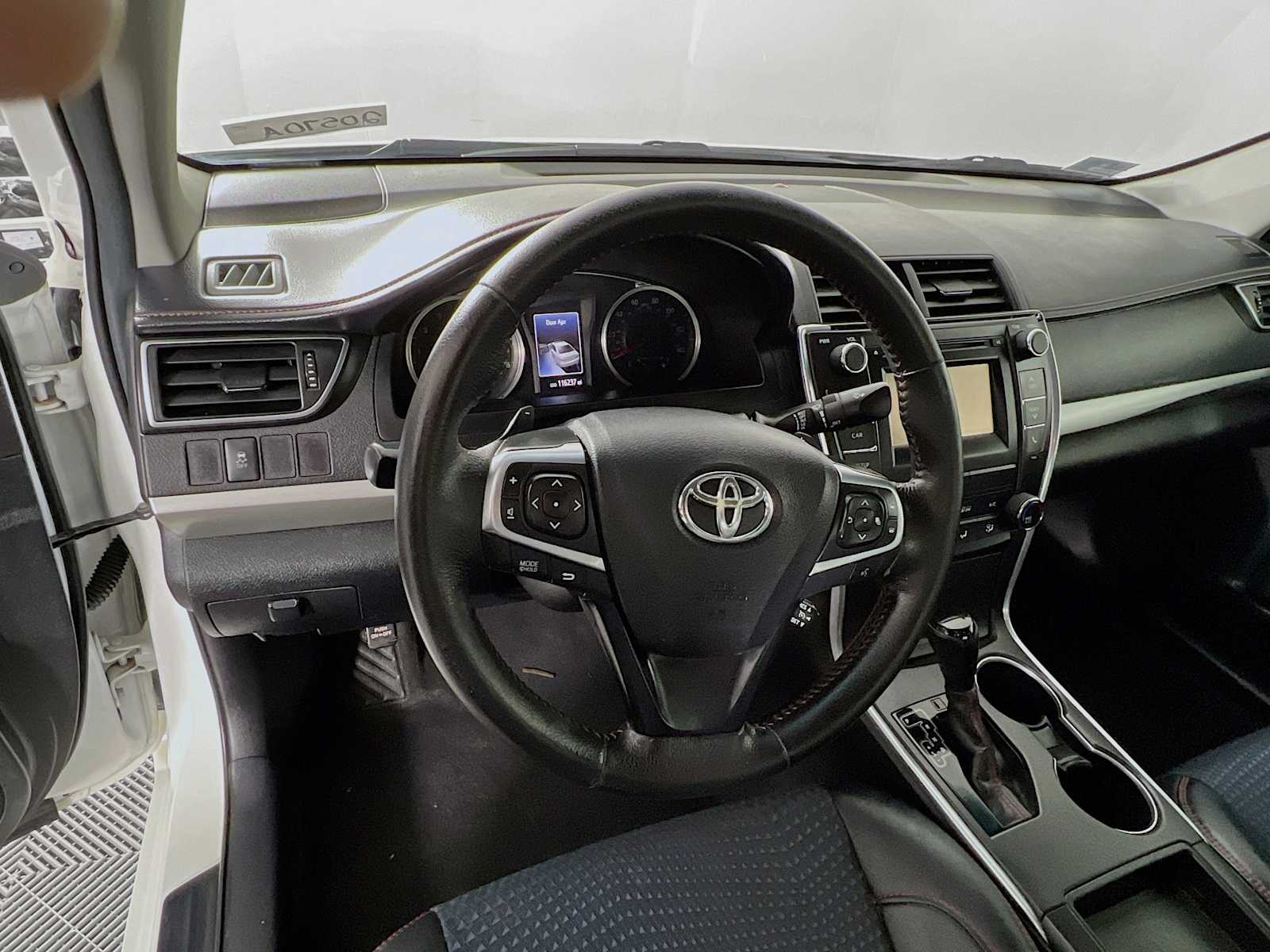 2015 Toyota Camry SE - Photo 11