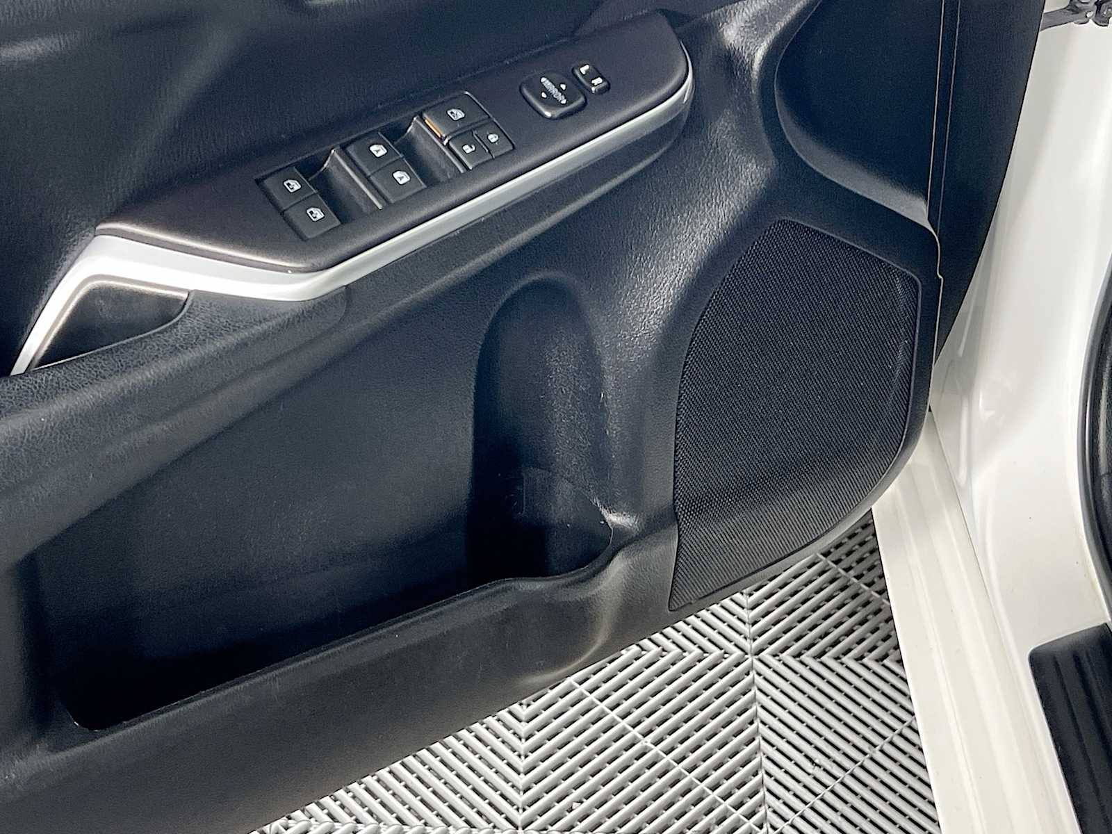 2015 Toyota Camry SE - Photo 18