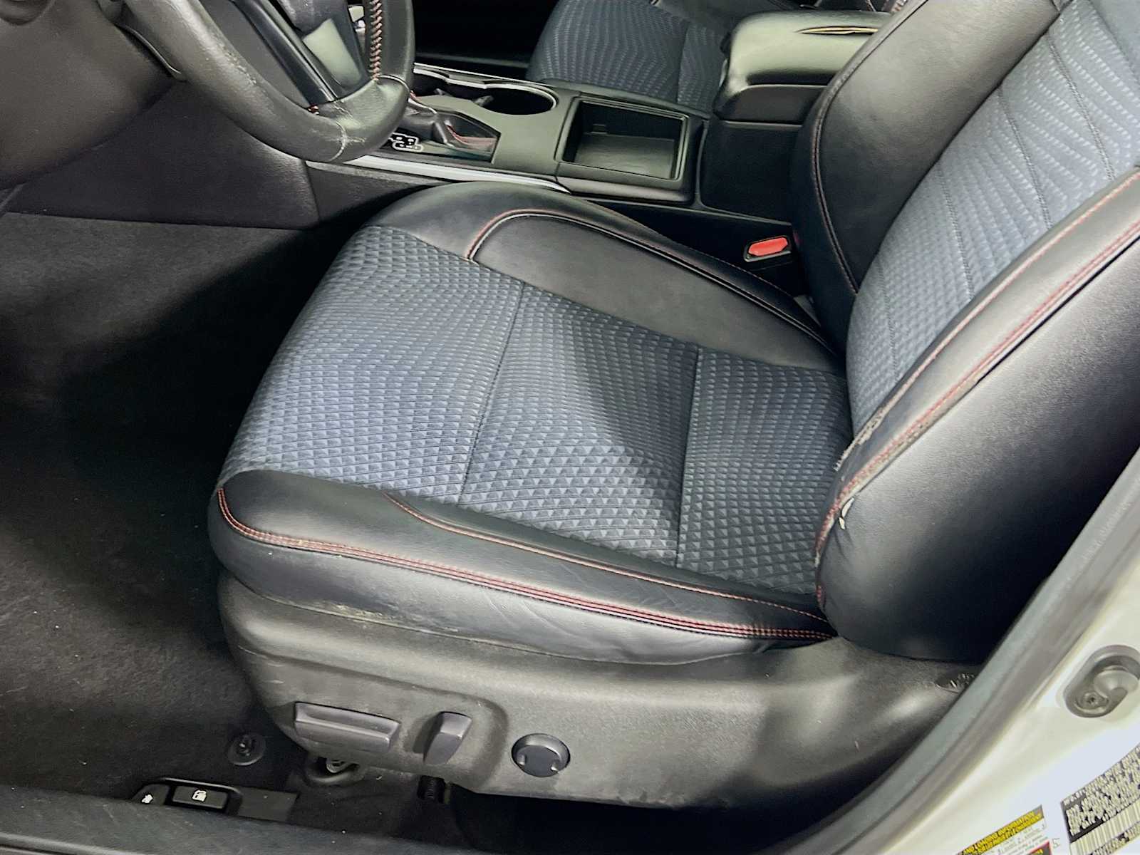 2015 Toyota Camry SE - Photo 19