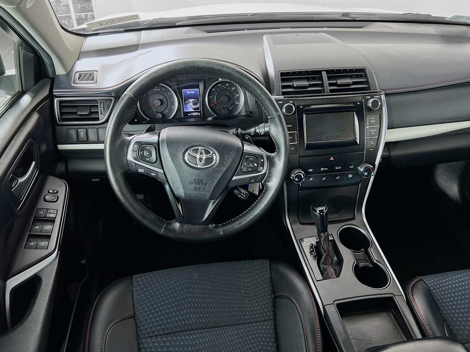 2015 Toyota Camry SE - Photo 21