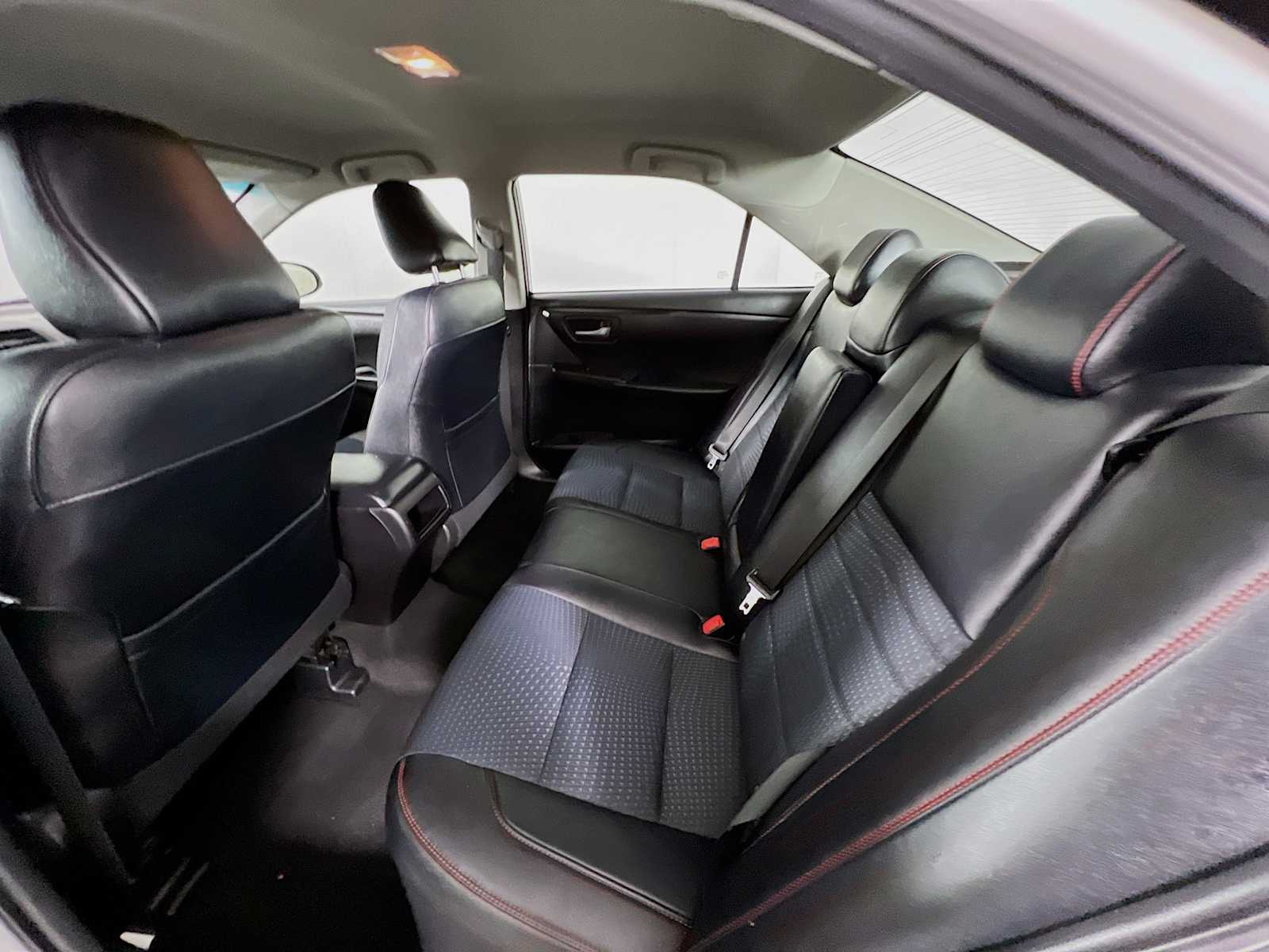 2015 Toyota Camry SE - Photo 23