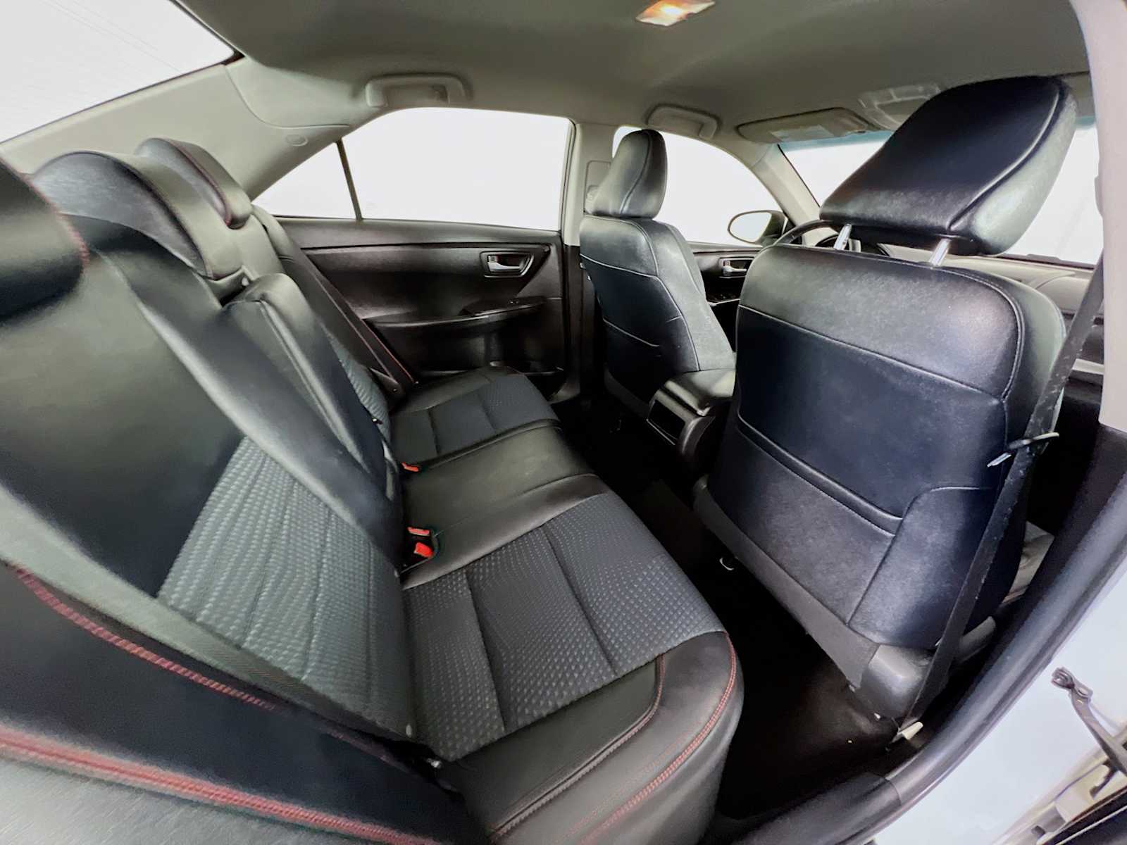 2015 Toyota Camry SE - Photo 25