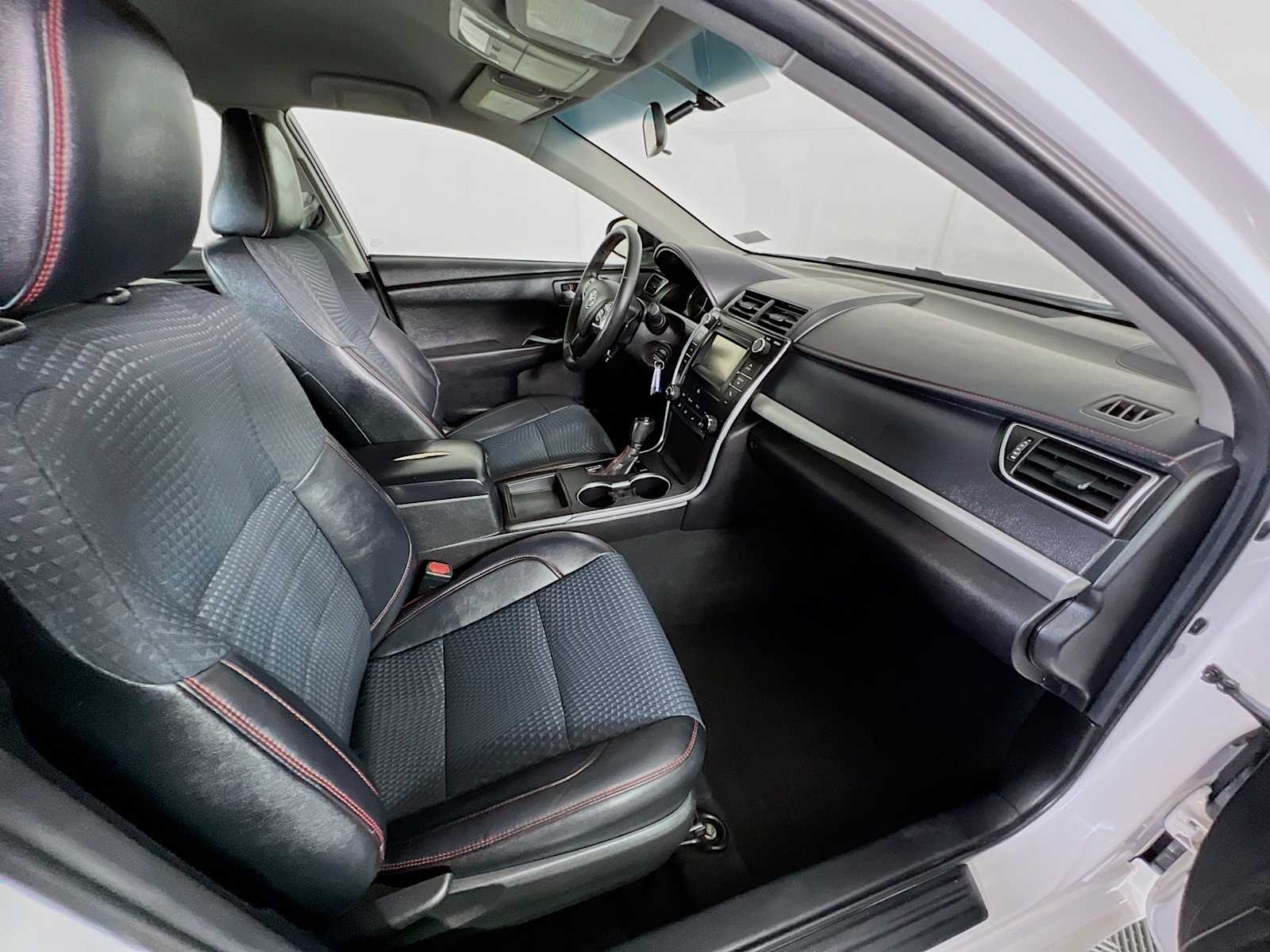 2015 Toyota Camry SE - Photo 26