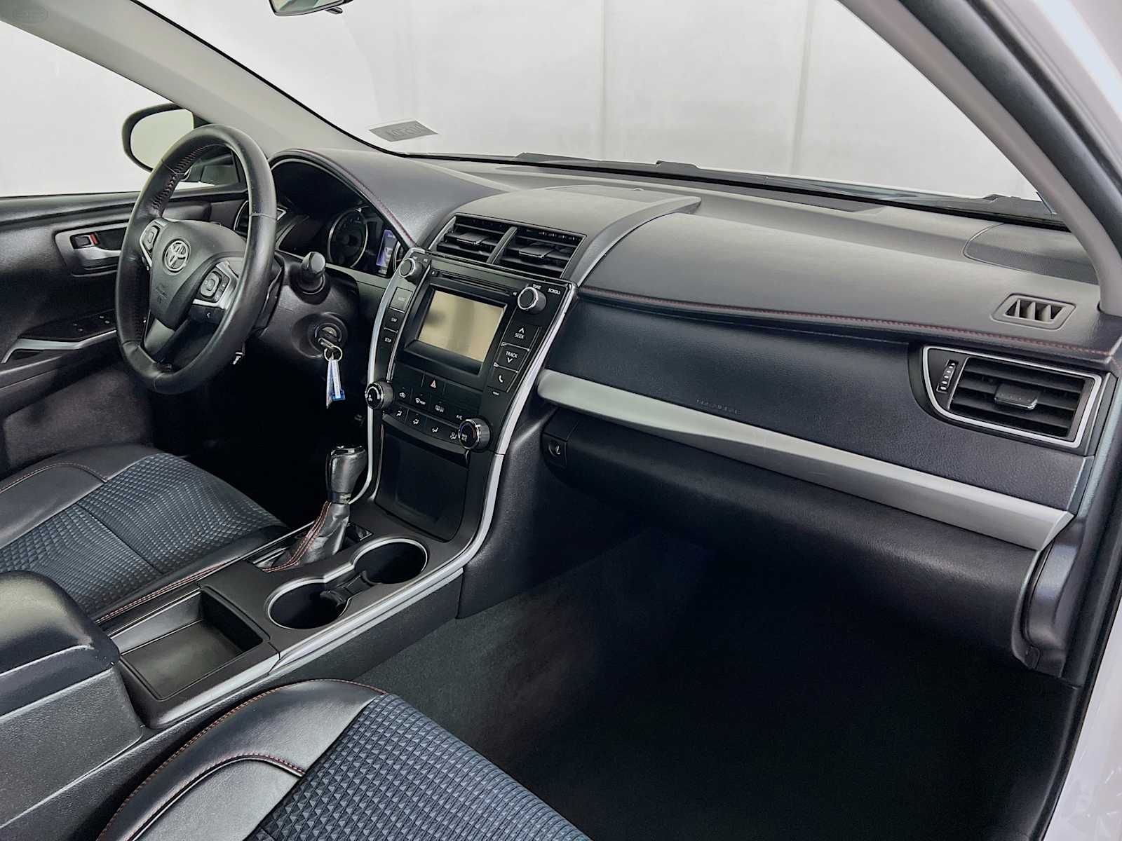 2015 Toyota Camry SE - Photo 27