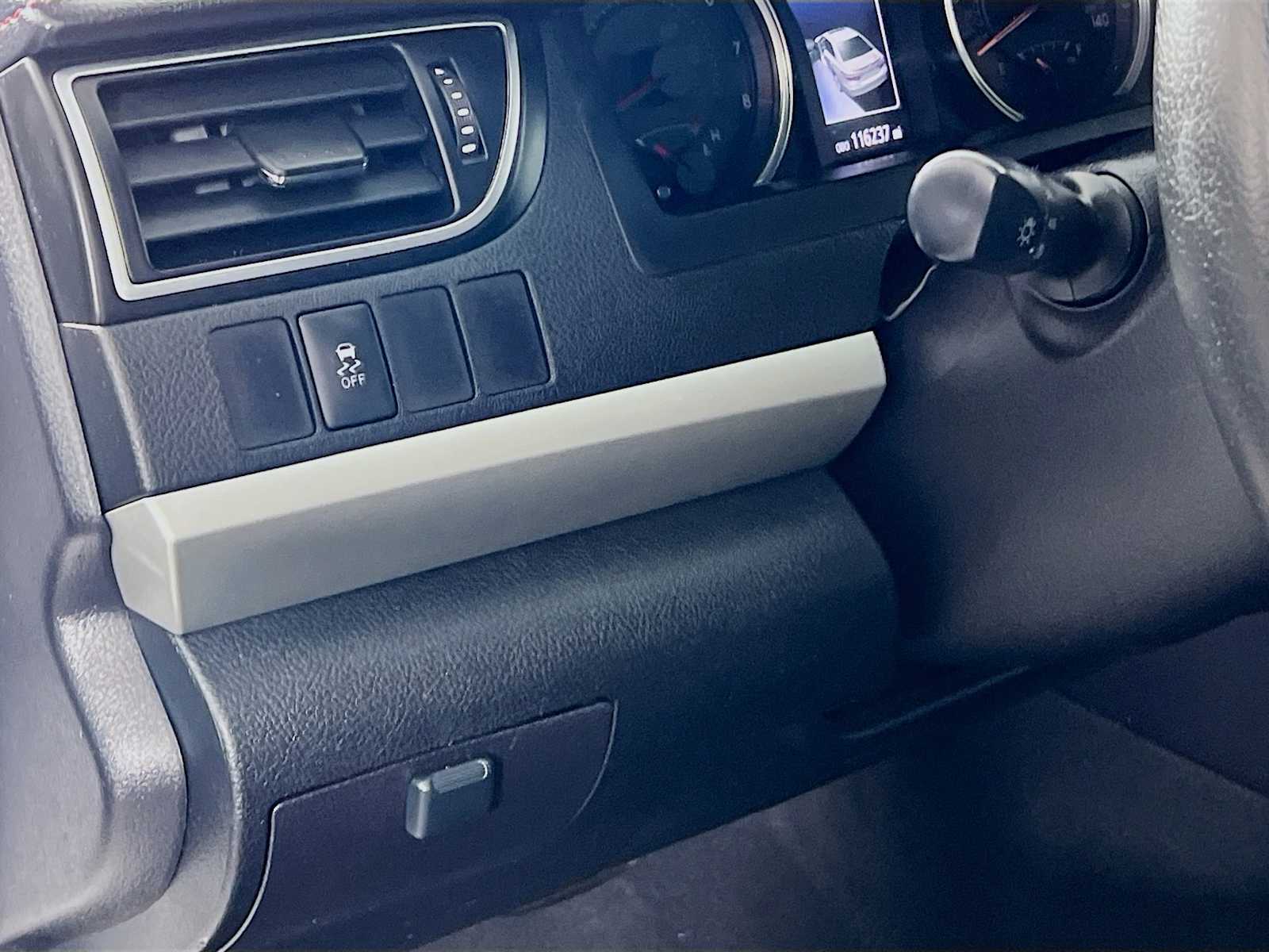 2015 Toyota Camry SE - Photo 10