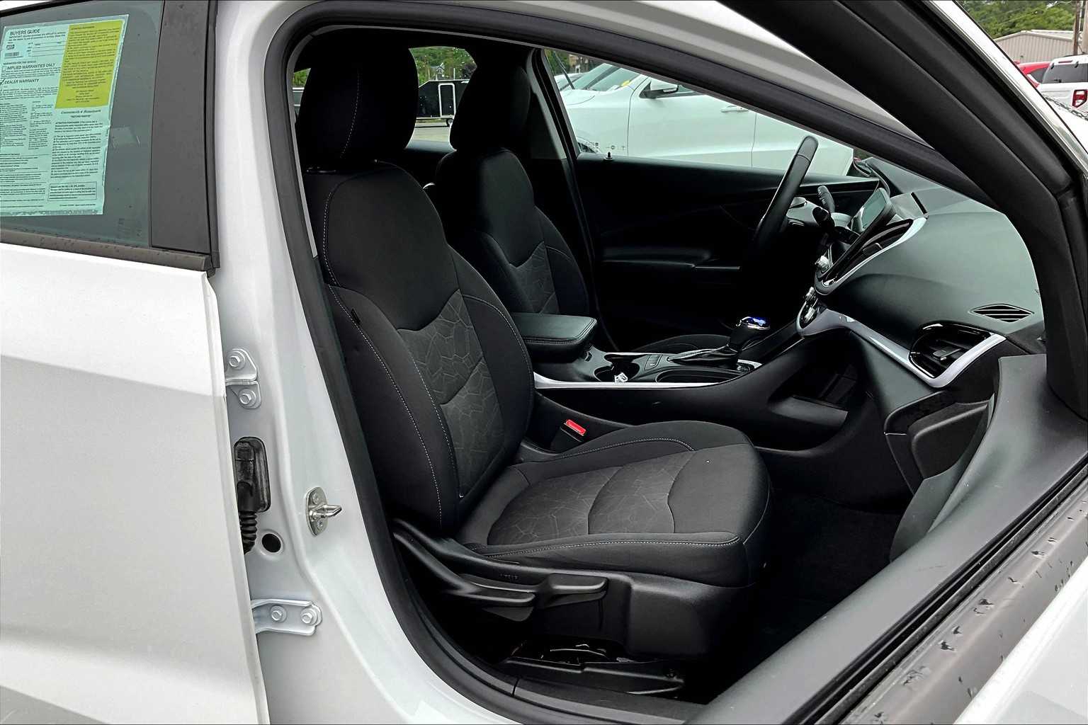 2017 Chevrolet Volt LT - Photo 11