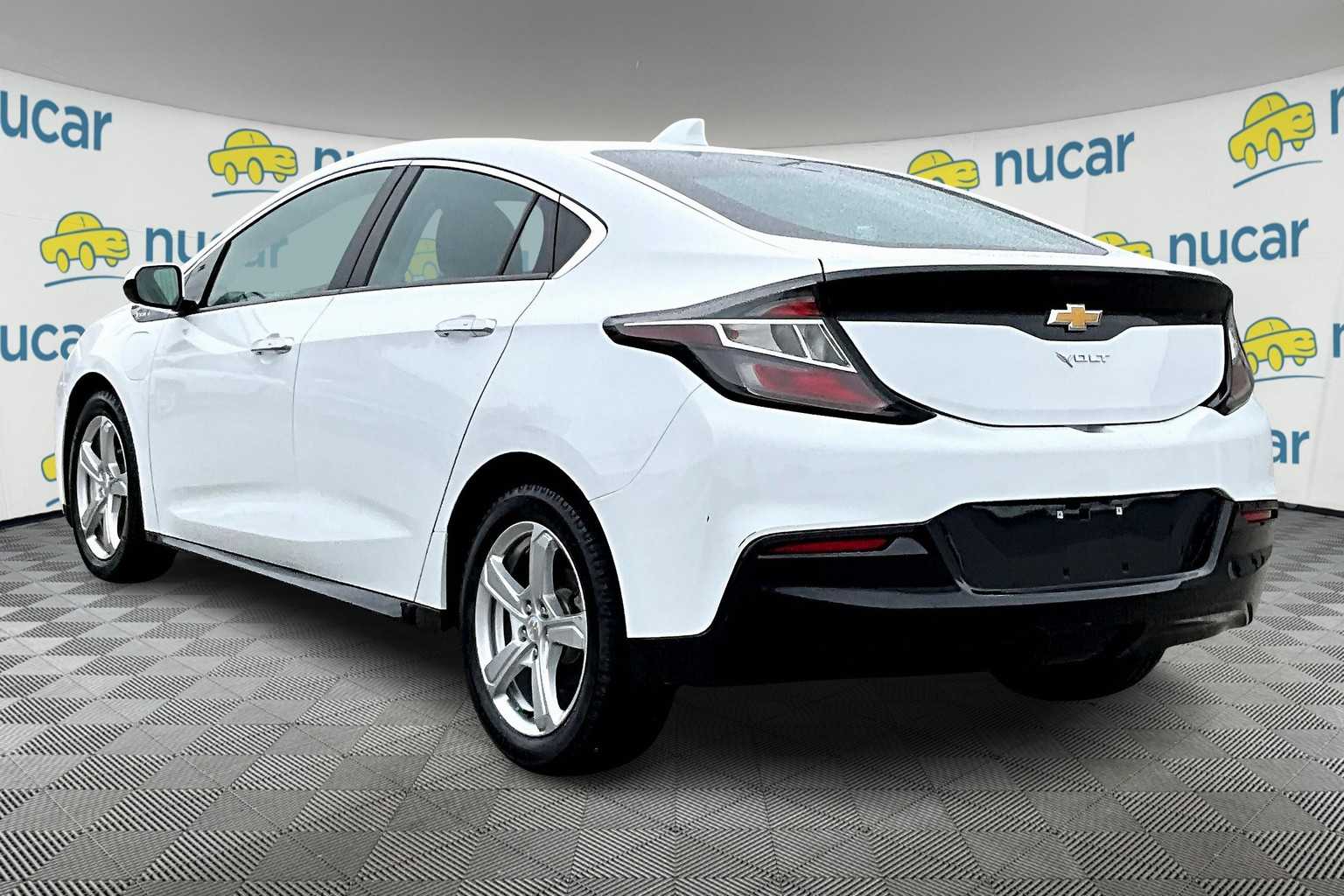 2017 Chevrolet Volt LT - Photo 4