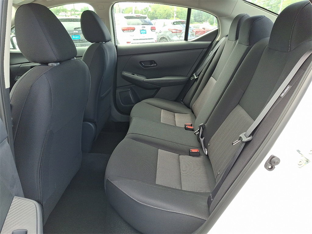 2025 Nissan Sentra SV - Photo 6