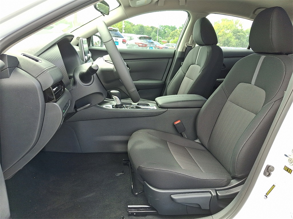 2025 Nissan Sentra SV - Photo 9