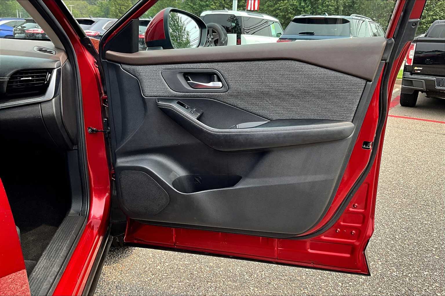 2021 Nissan Rogue SV - Photo 12