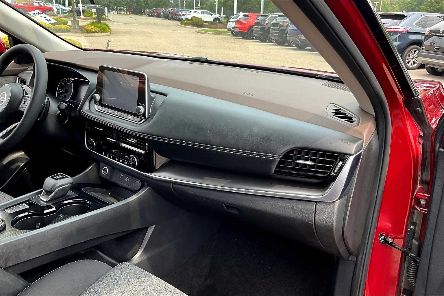 2021 Nissan Rogue SV - Photo 13