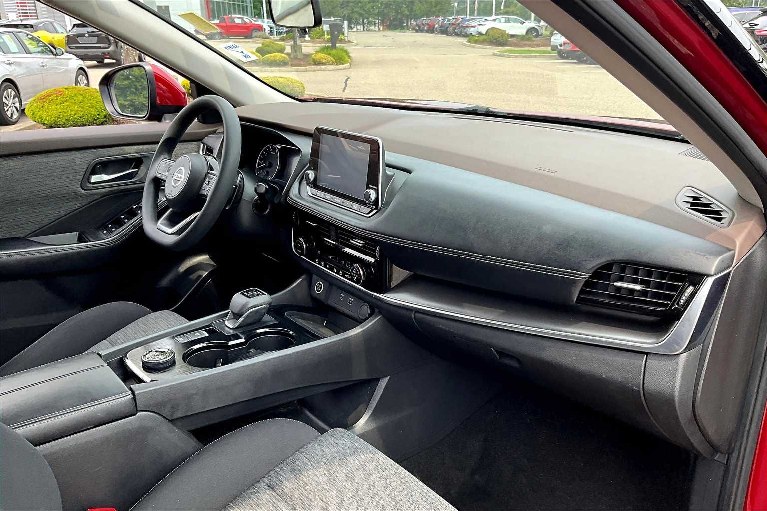 2021 Nissan Rogue SV - Photo 14