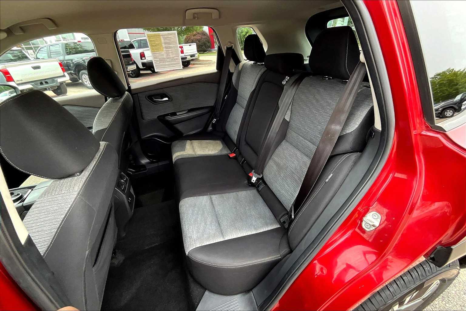 2021 Nissan Rogue SV - Photo 15