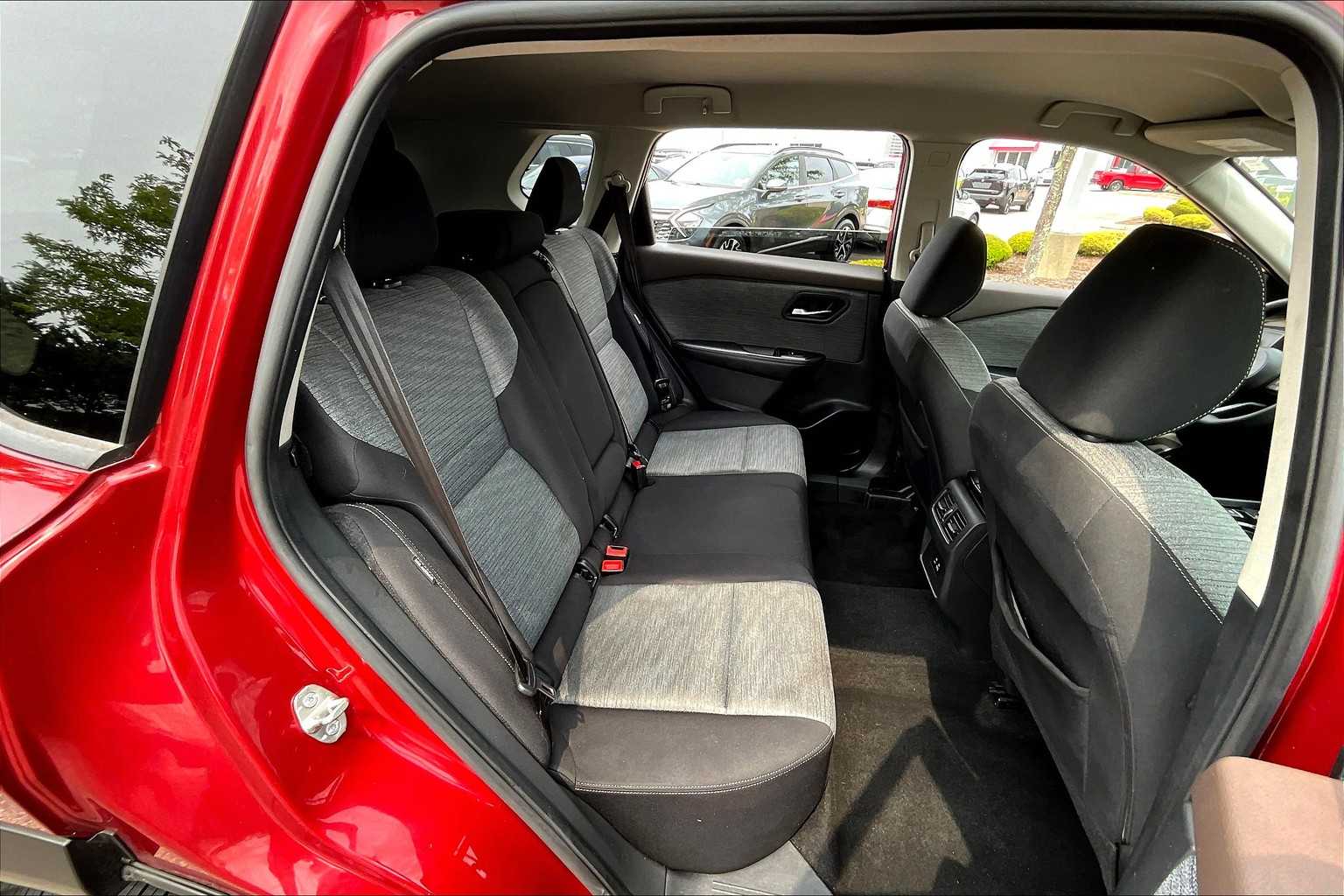 2021 Nissan Rogue SV - Photo 16