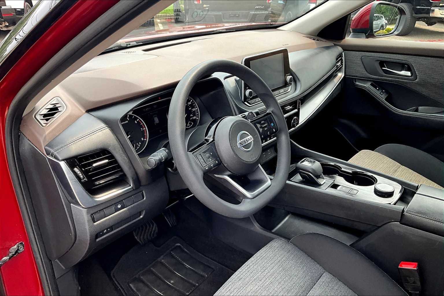 2021 Nissan Rogue SV - Photo 8