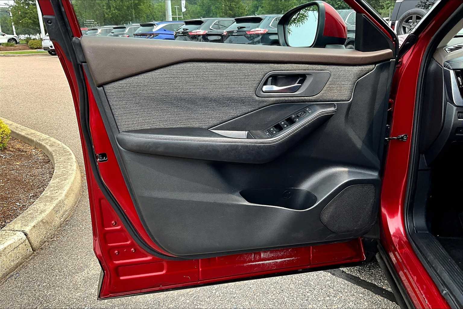 2021 Nissan Rogue SV - Photo 9