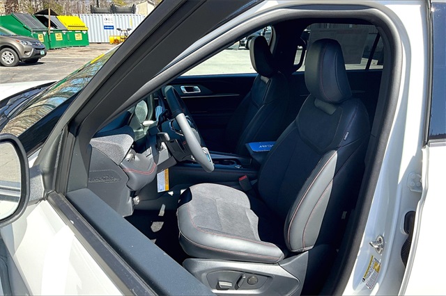 2025 Ford Explorer ST - Photo 8