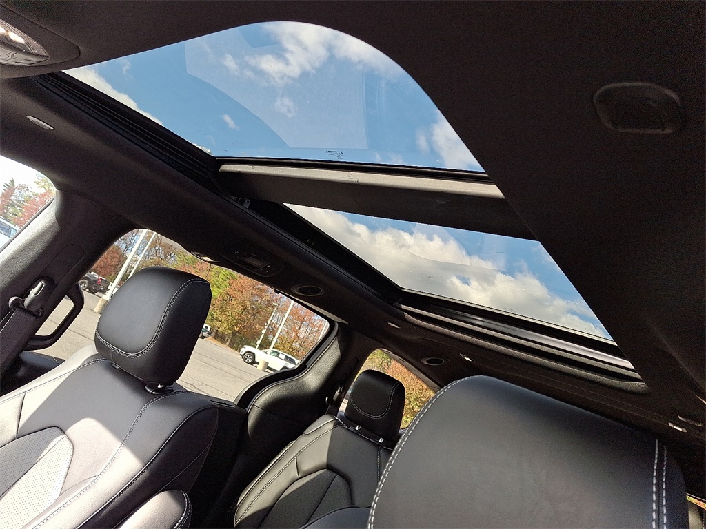 2026 Chrysler Pacifica Select - Photo 11