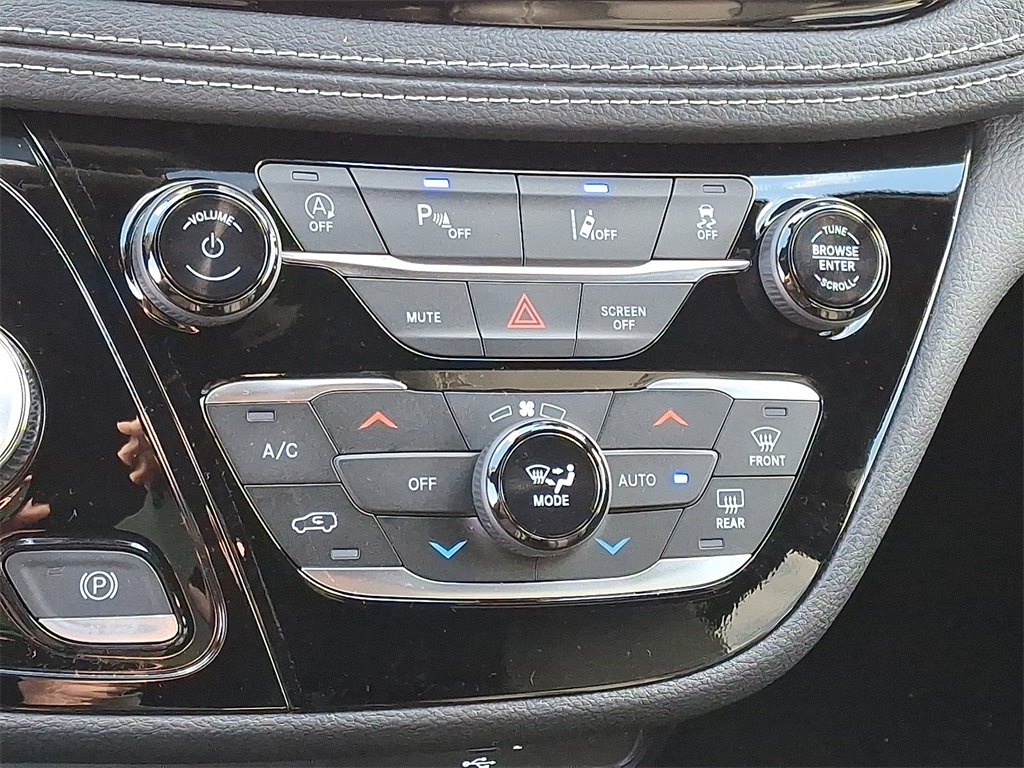 2026 Chrysler Pacifica Select - Photo 13