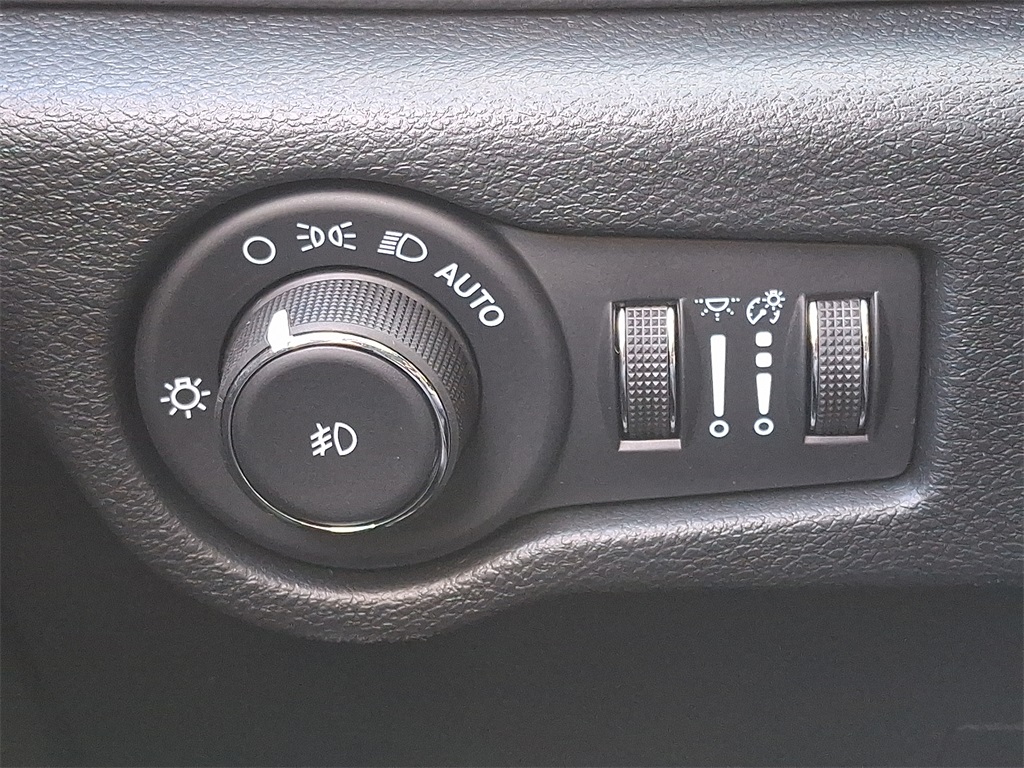 2026 Chrysler Pacifica Select - Photo 18