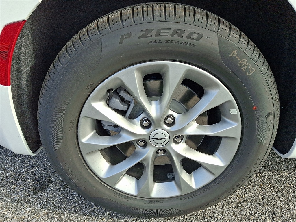 2026 Chrysler Pacifica Select - Photo 5