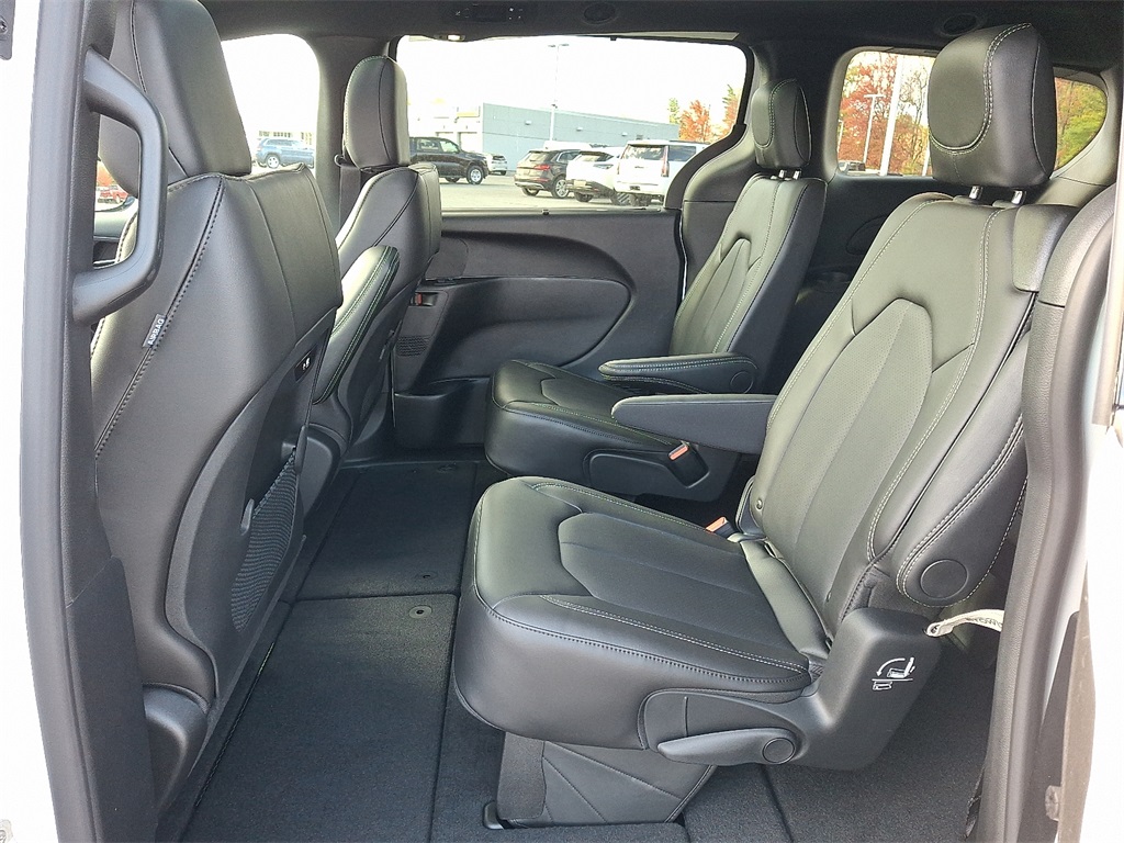 2026 Chrysler Pacifica Select - Photo 6