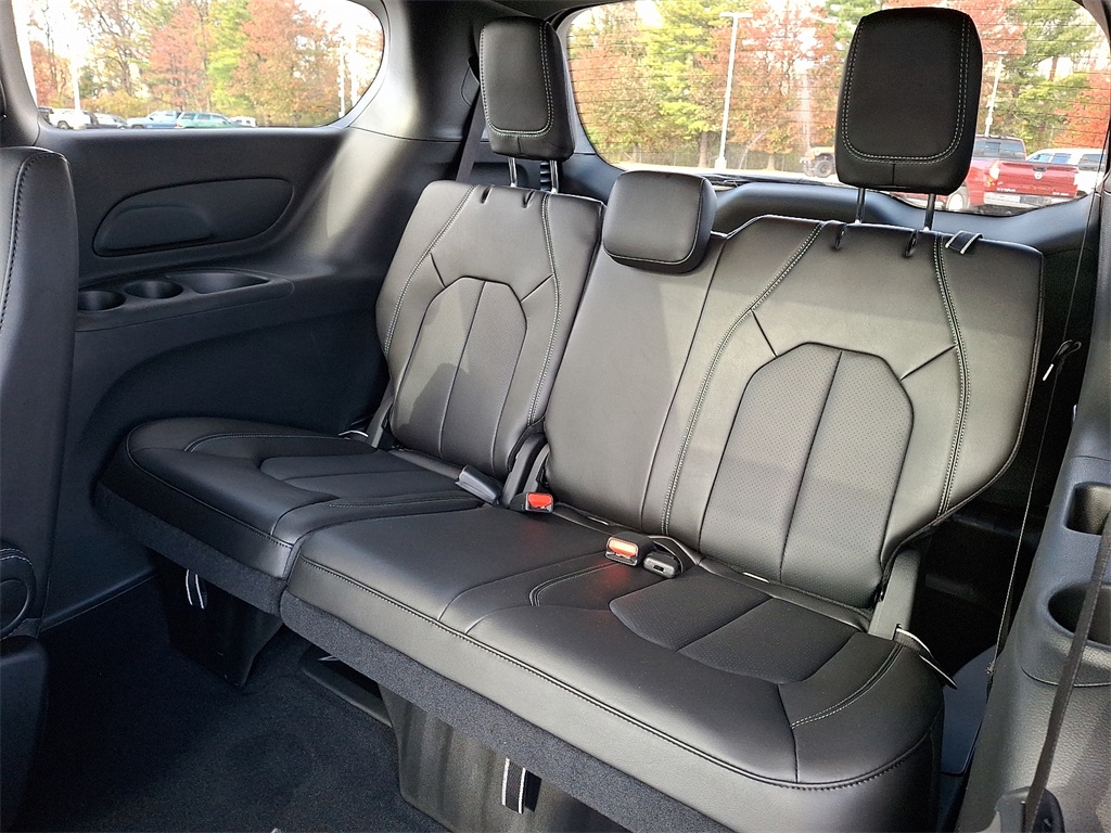 2026 Chrysler Pacifica Select - Photo 7