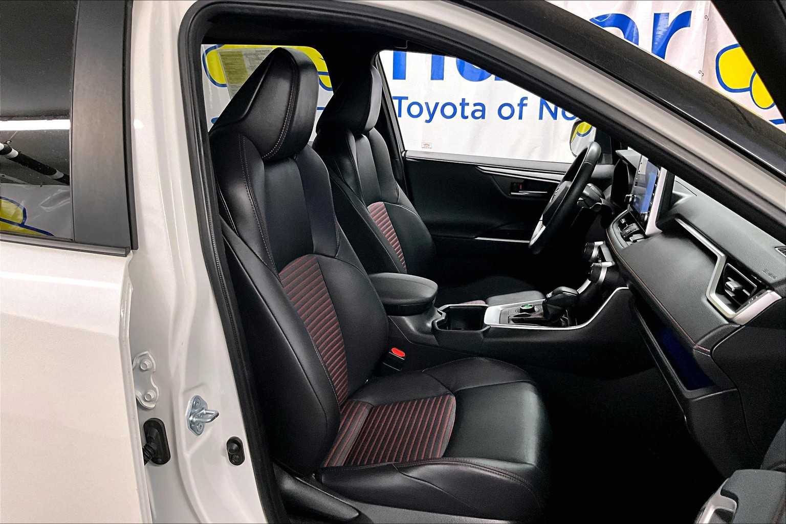 2022 Toyota RAV4 Prime XSE - Photo 11