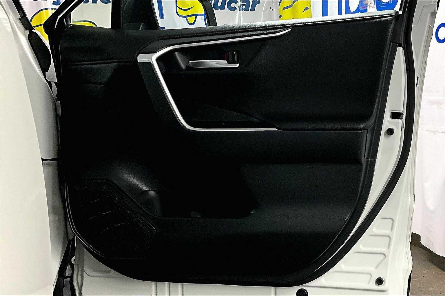 2022 Toyota RAV4 Prime XSE - Photo 12