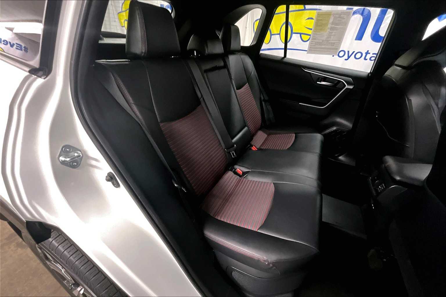 2022 Toyota RAV4 Prime XSE - Photo 16